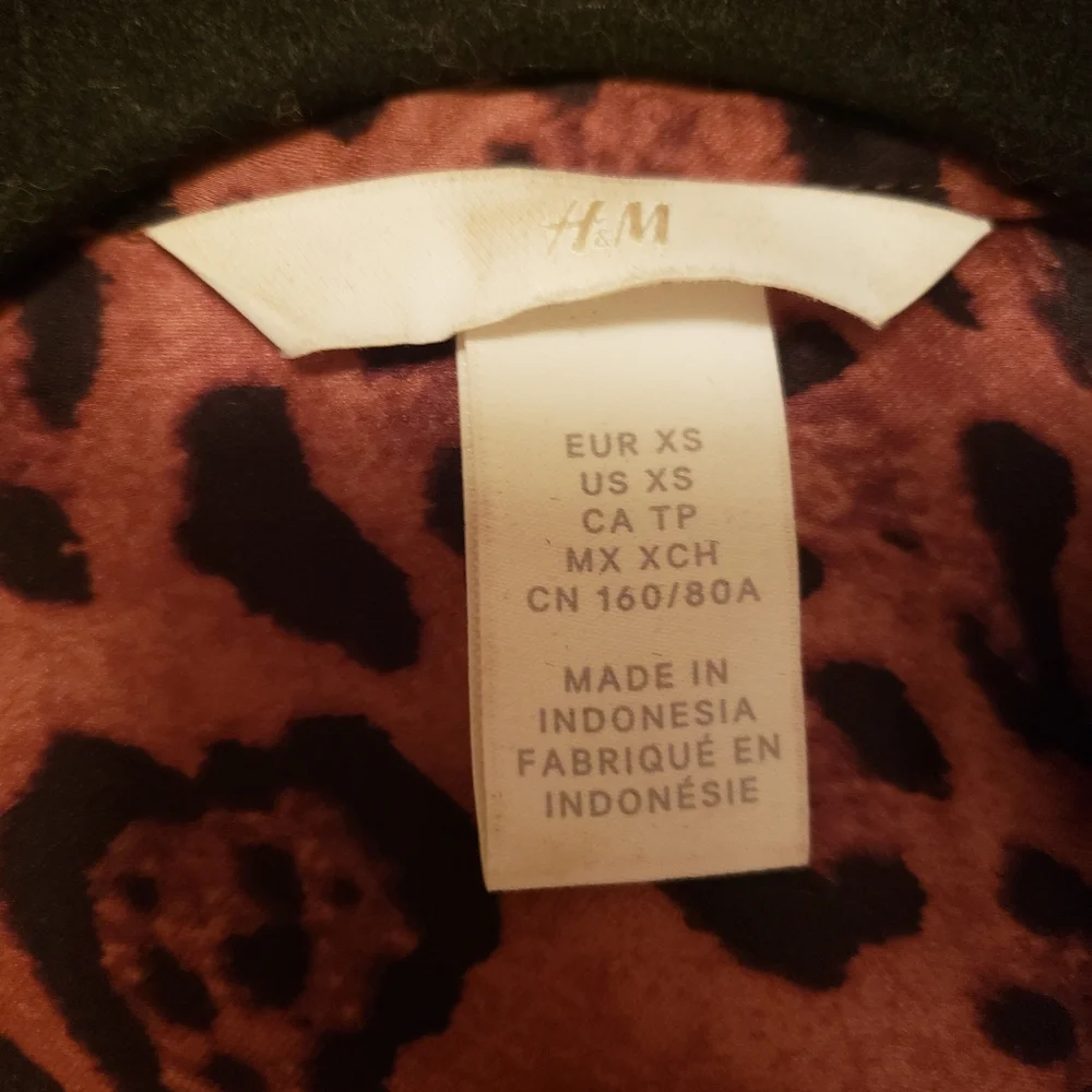 H&M Oversized Leopard Print Button Down Blouse - Picture 3 of 6